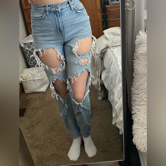 BDG • Ripped Jeans - Picture 3 of 12